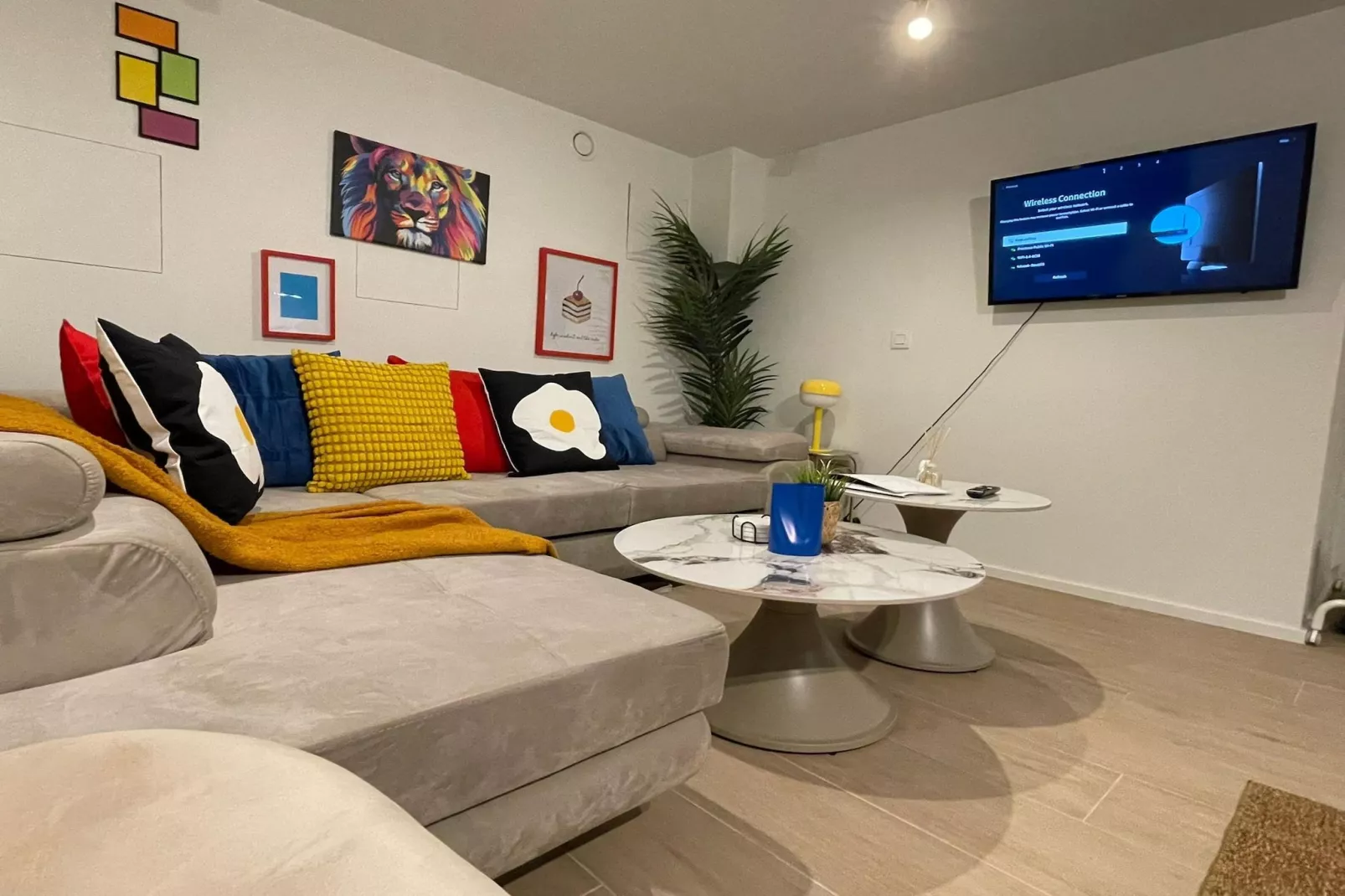 One Lux Stay Near Antwerp Central - Studio Apartment