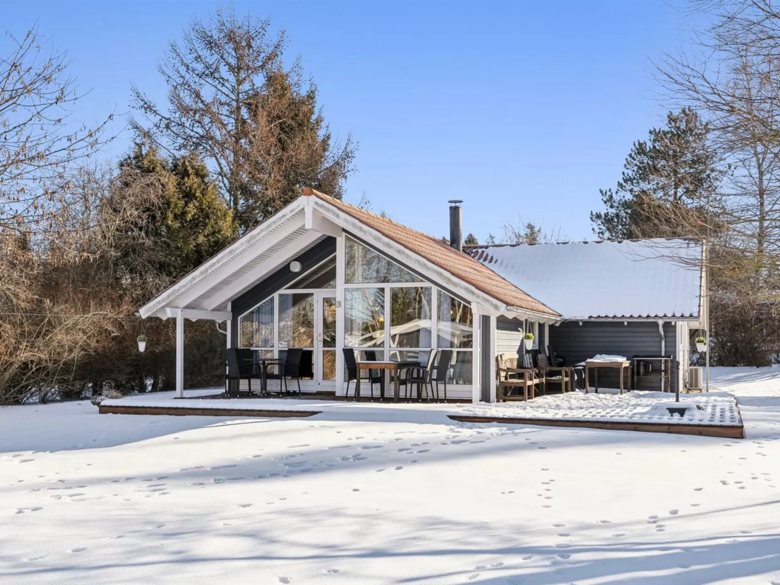 "Elenor" - 1.3km from the sea