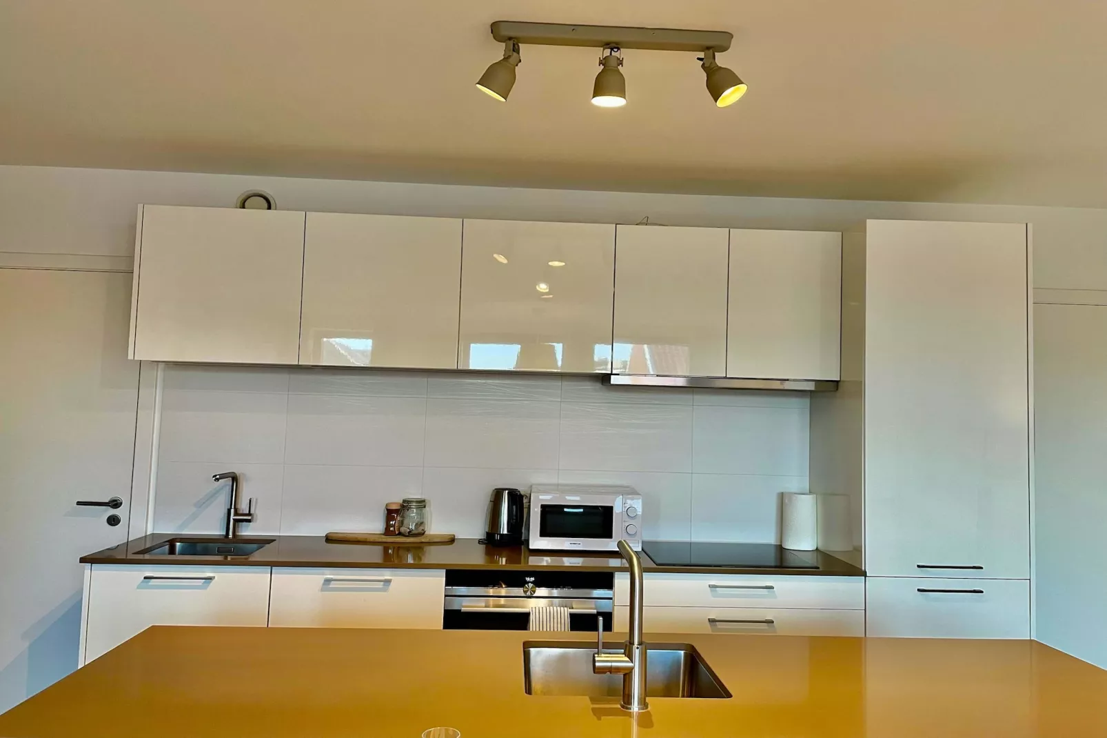 Modern 2BR 1/5 BA Near Diamond District by OneLuxStay