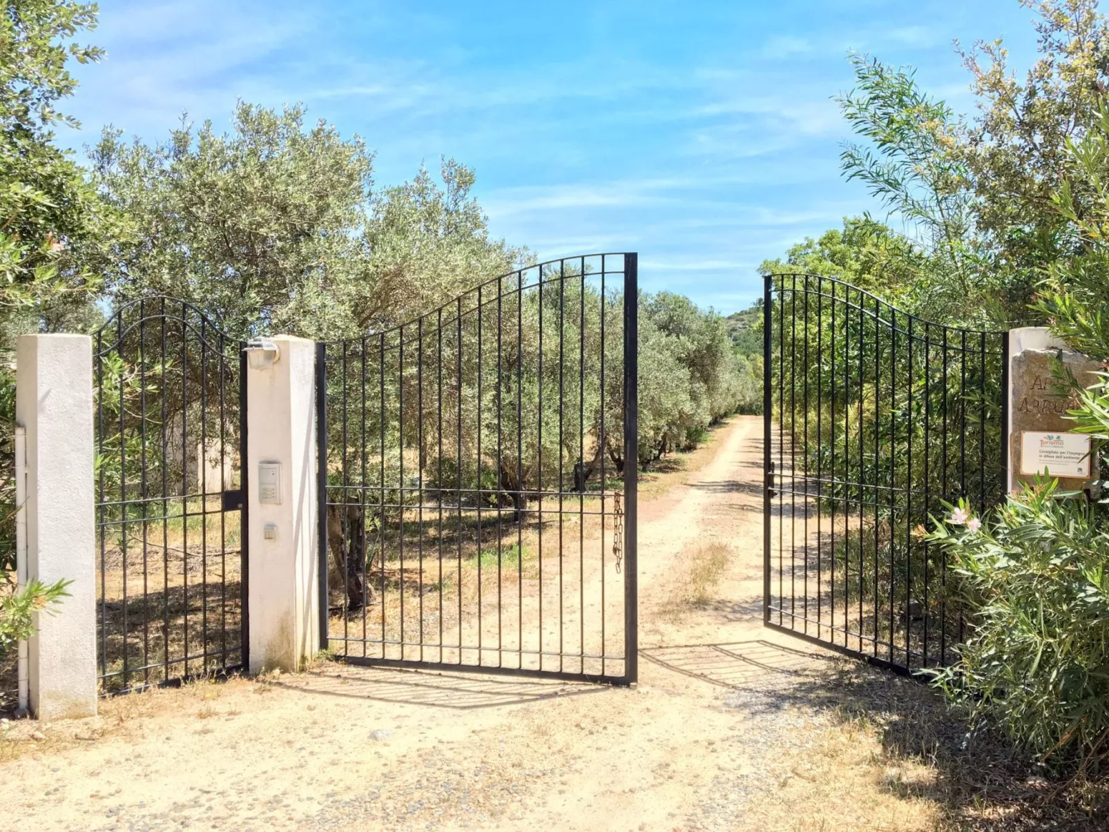 Tenuta "Carrubo" mit Wandkasten