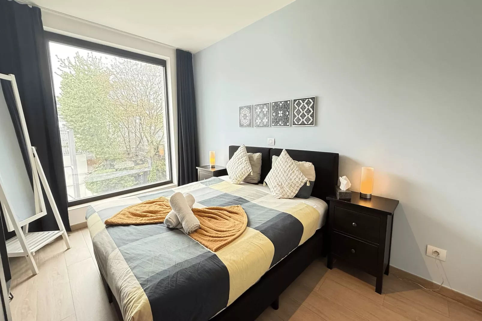 Spacious 3BR 25 BA Near Diamond District by OneLuxStay