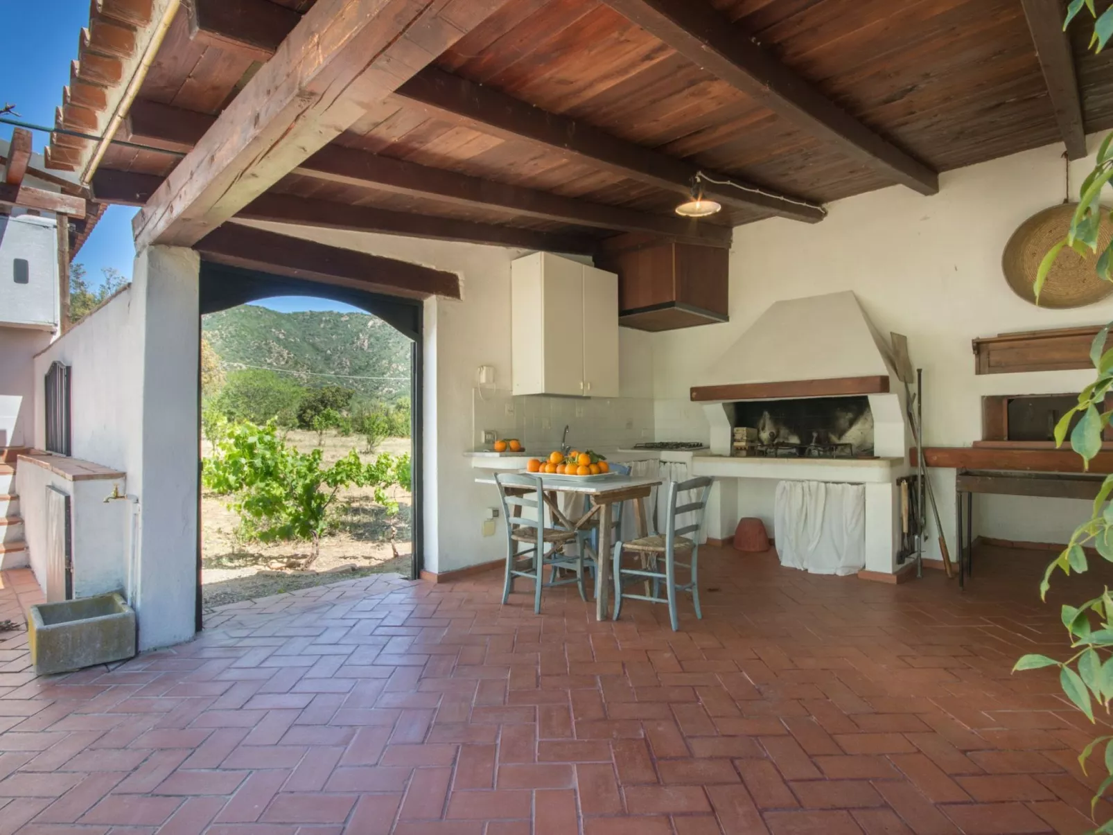 Tenuta "Carrubo" mit Wandkasten - Image-tags.info