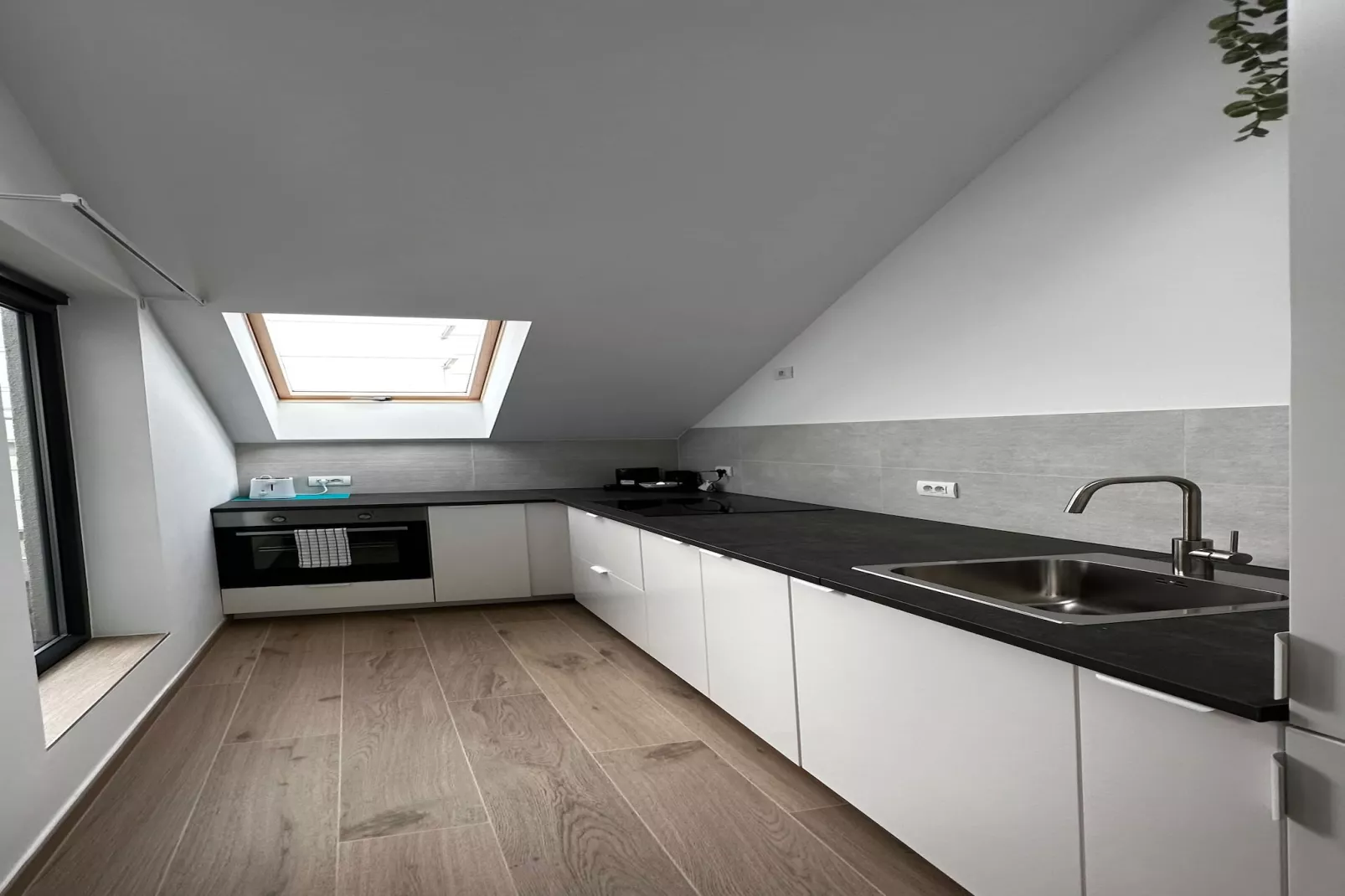 Luxury 1BR Near Fashion District by OneLuxStay - Cuisine