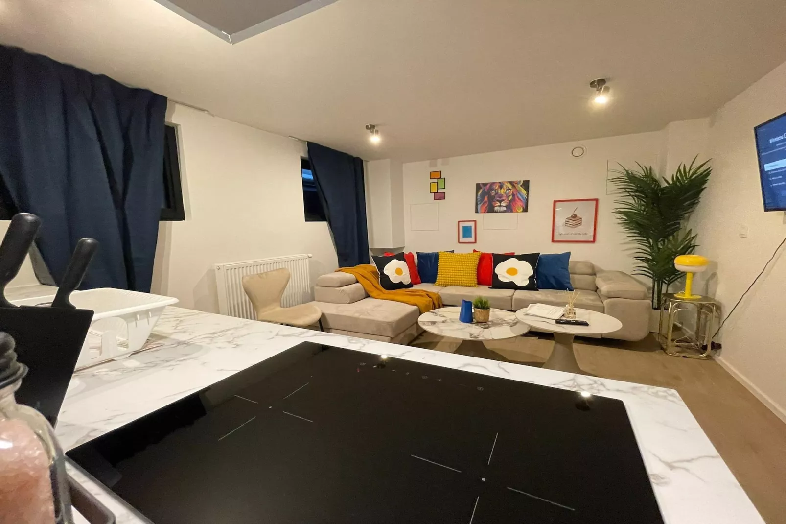 One Lux Stay Near Antwerp Central - Studio Apartment - Salon