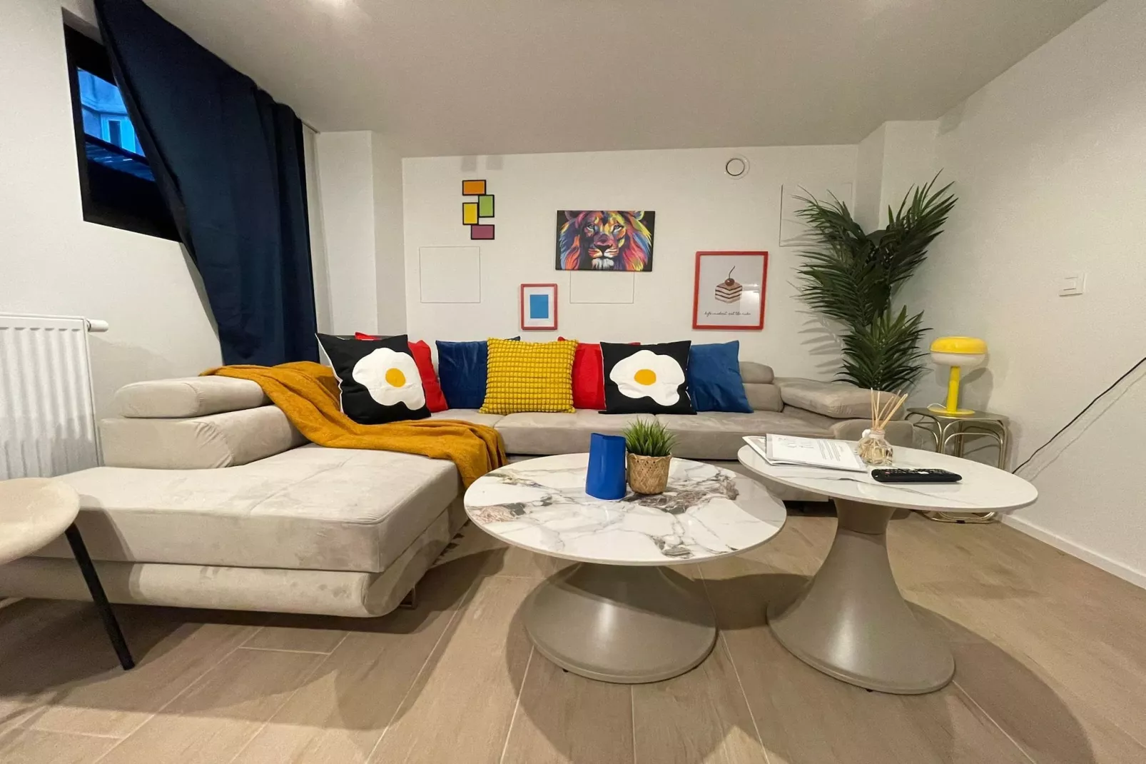 One Lux Stay Near Antwerp Central - Studio Apartment - Salon