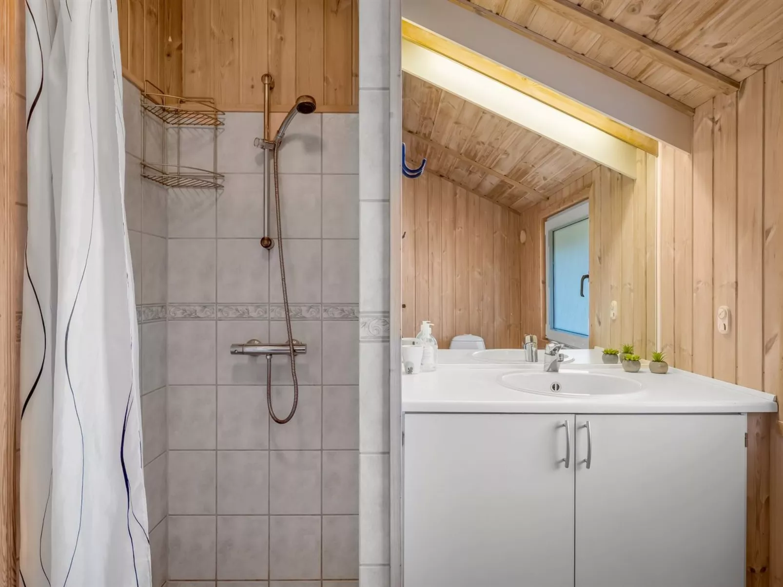 "Heika" - 6.8km from the sea - Inside