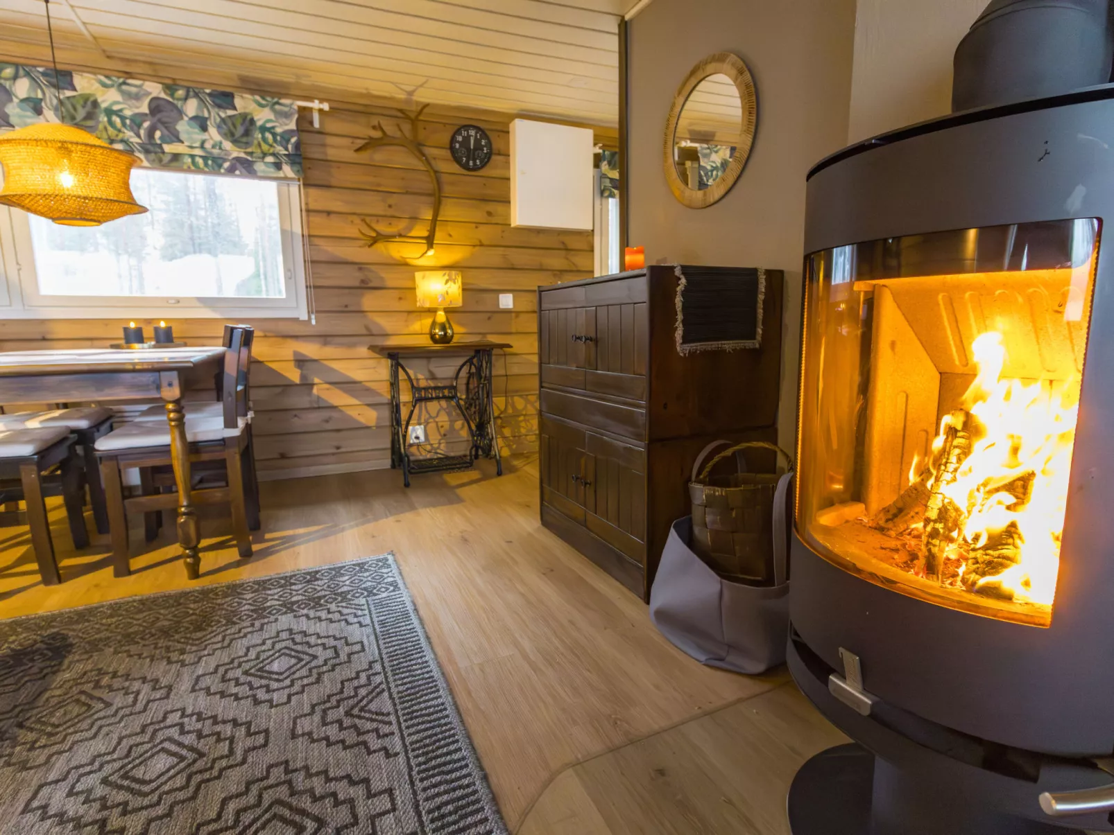 Lystikämän helmi - Drinnen