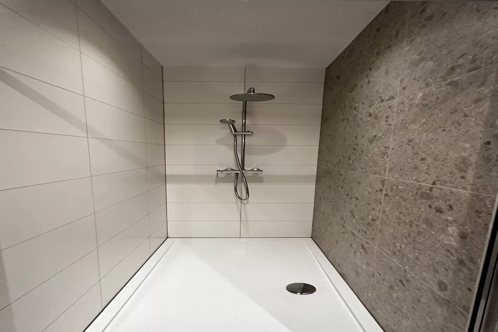 Luxury 1BR Near Fashion District by OneLuxStay - Salle de bain