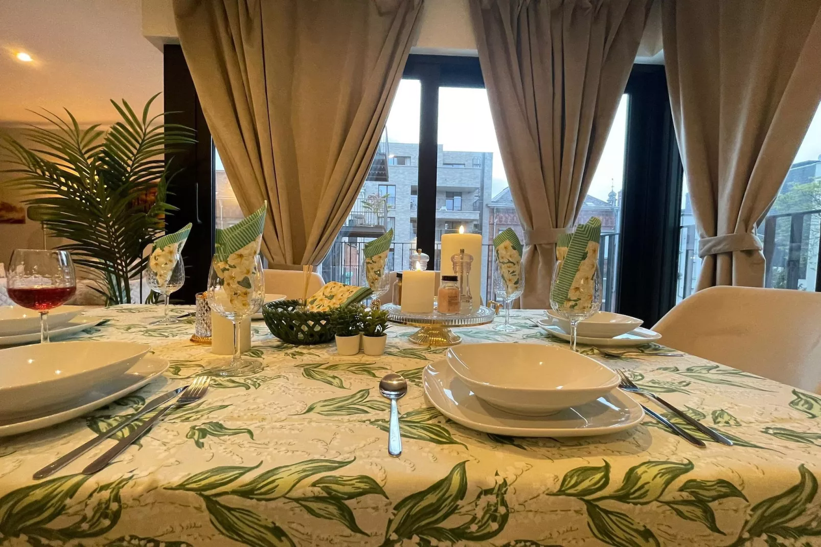 One Lux Stay 3BR / 2BA Antwerp near Central Station - Salle à manger