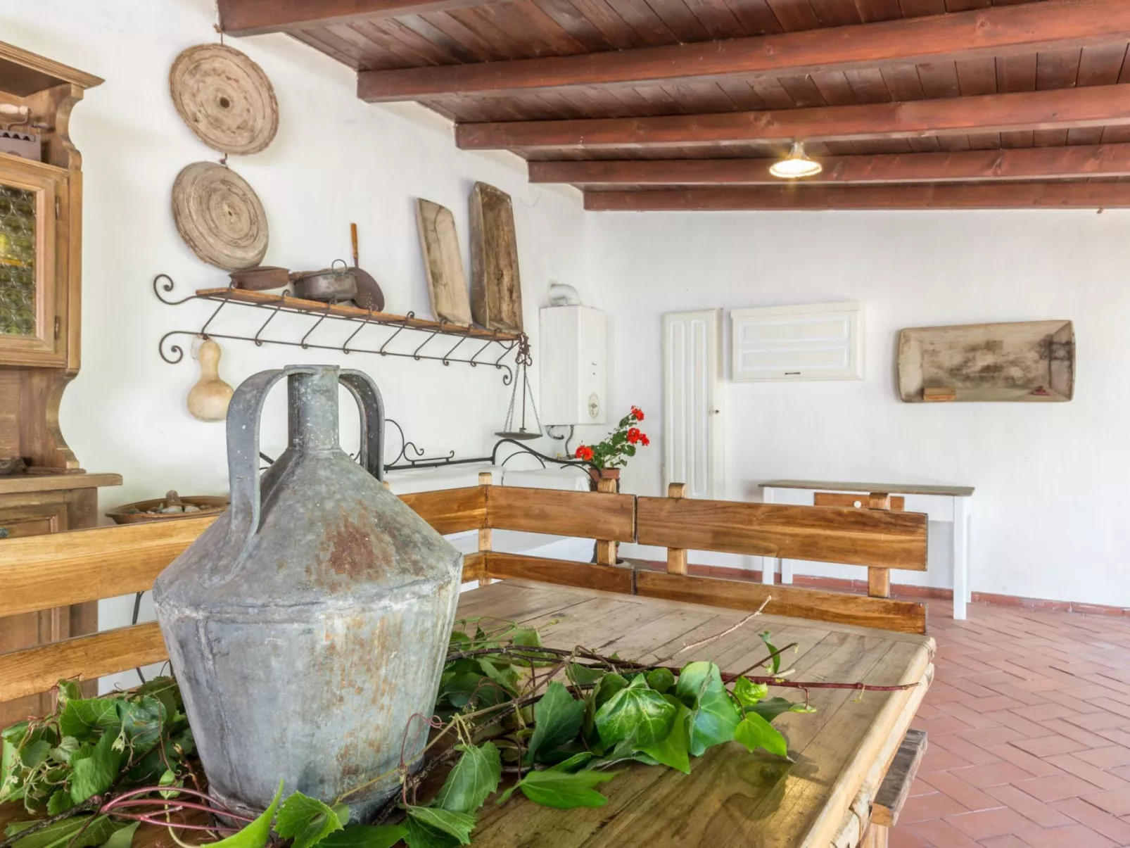 Tenuta "Carrubo" mit Wandkasten - Image-tags.info