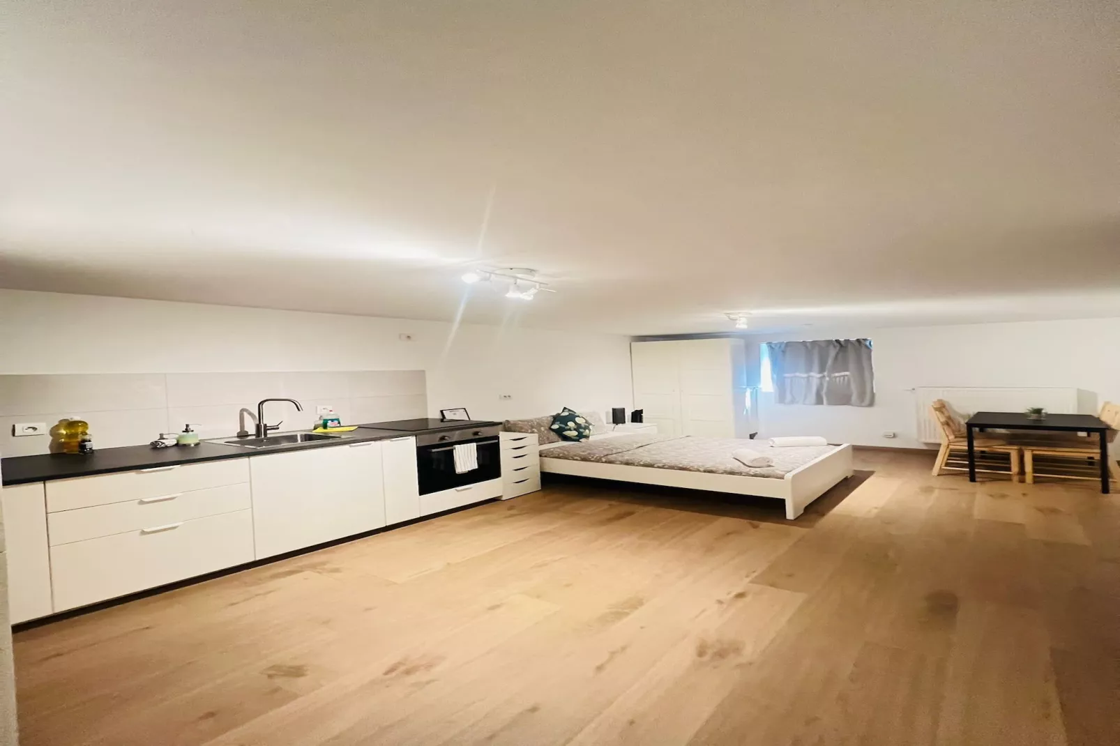 Studio Suite Antwerp Fashion District by OneLuxStay - Cuisine