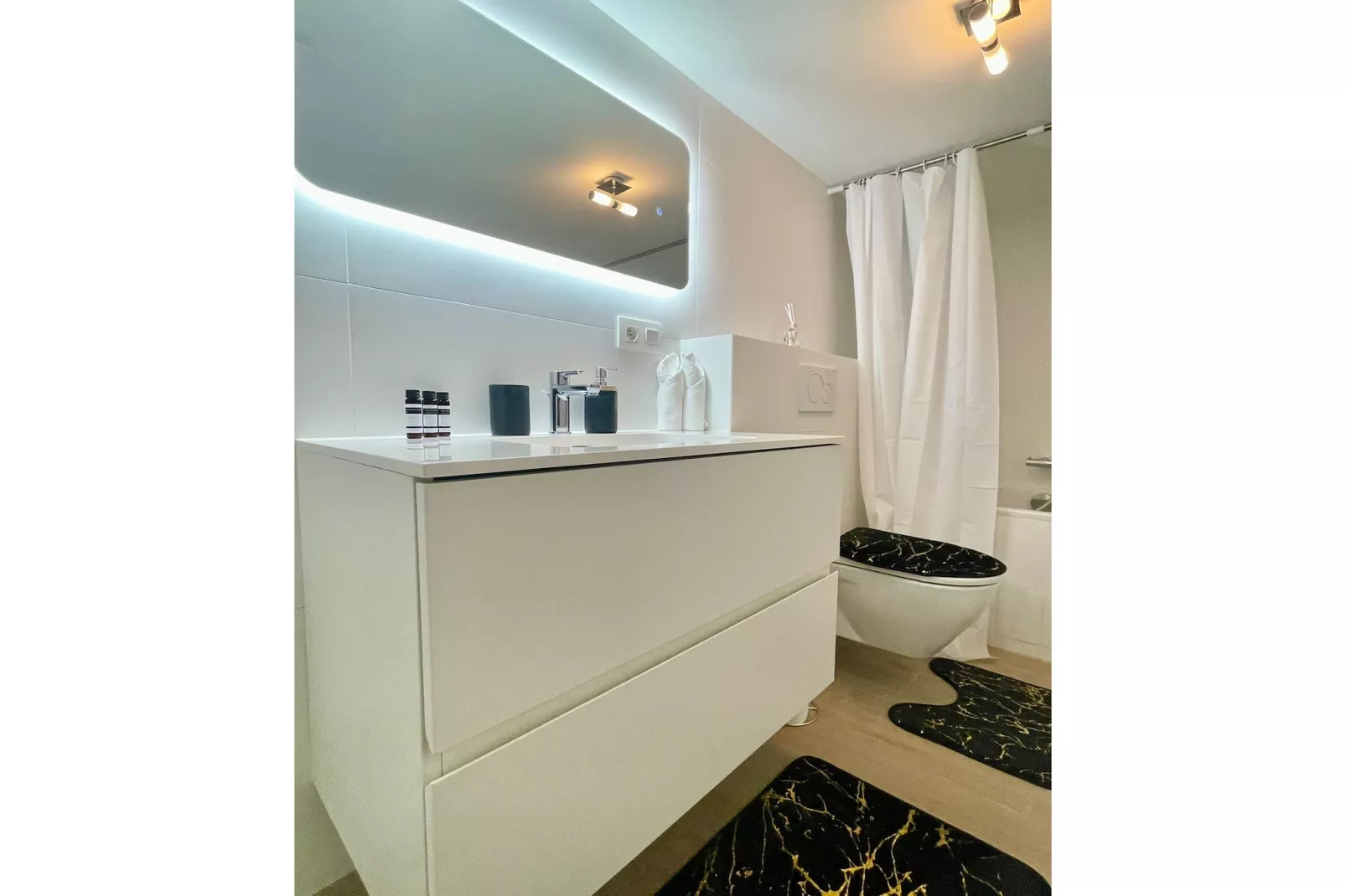 One Lux Stay Near Antwerp Central - Studio Apartment - Salle de bain