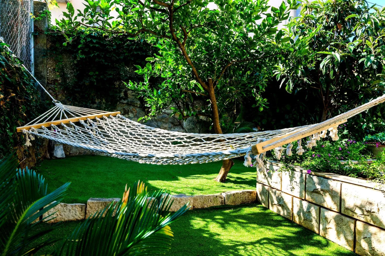 Villa Rustic stone - Garten Sommer