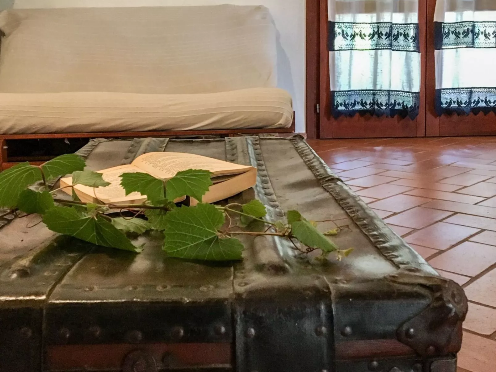 Tenuta "Carrubo" mit Wandkasten - Image-tags.info