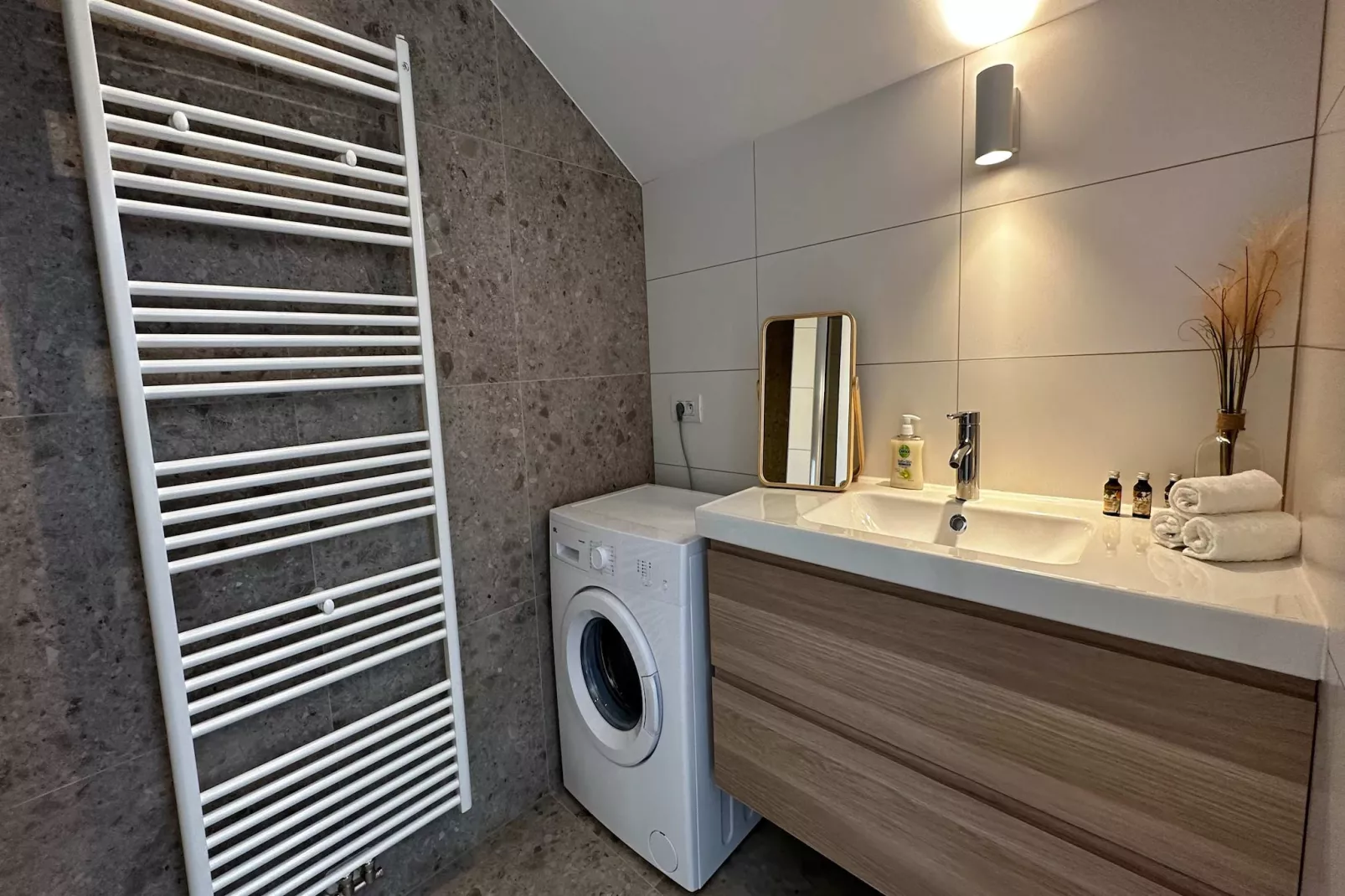 Luxury 1BR Near Fashion District by OneLuxStay - Salle de bain