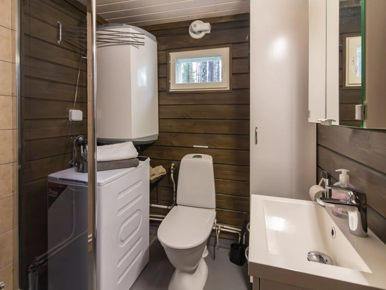 Lystikämän helmi - Drinnen