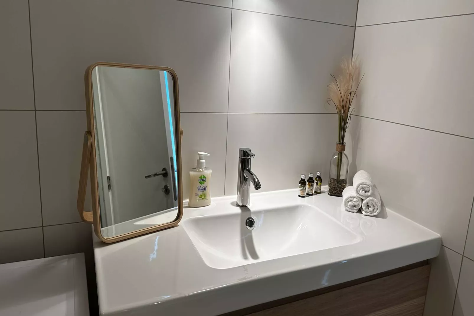 Luxury 1BR Near Fashion District by OneLuxStay - Salle de bain