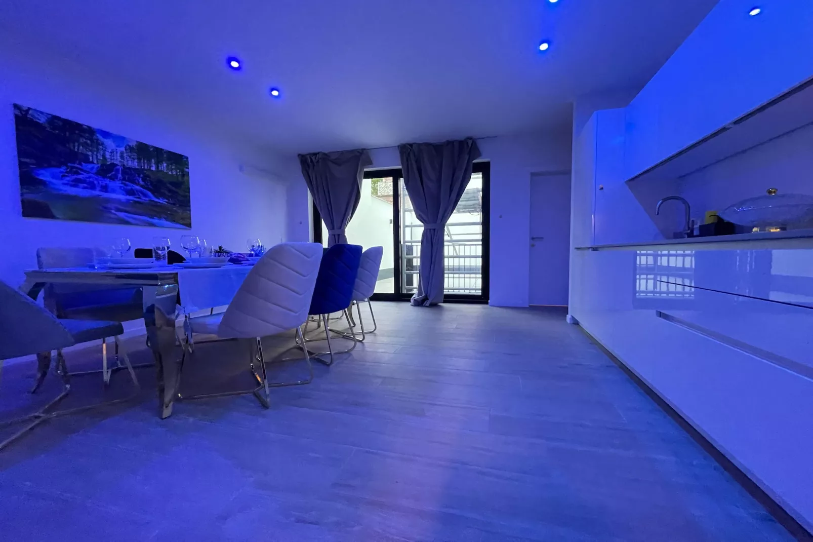 One Lux Stay Near Antwerp Central Grande Deluxe 3 bedroom suite - Salle à manger