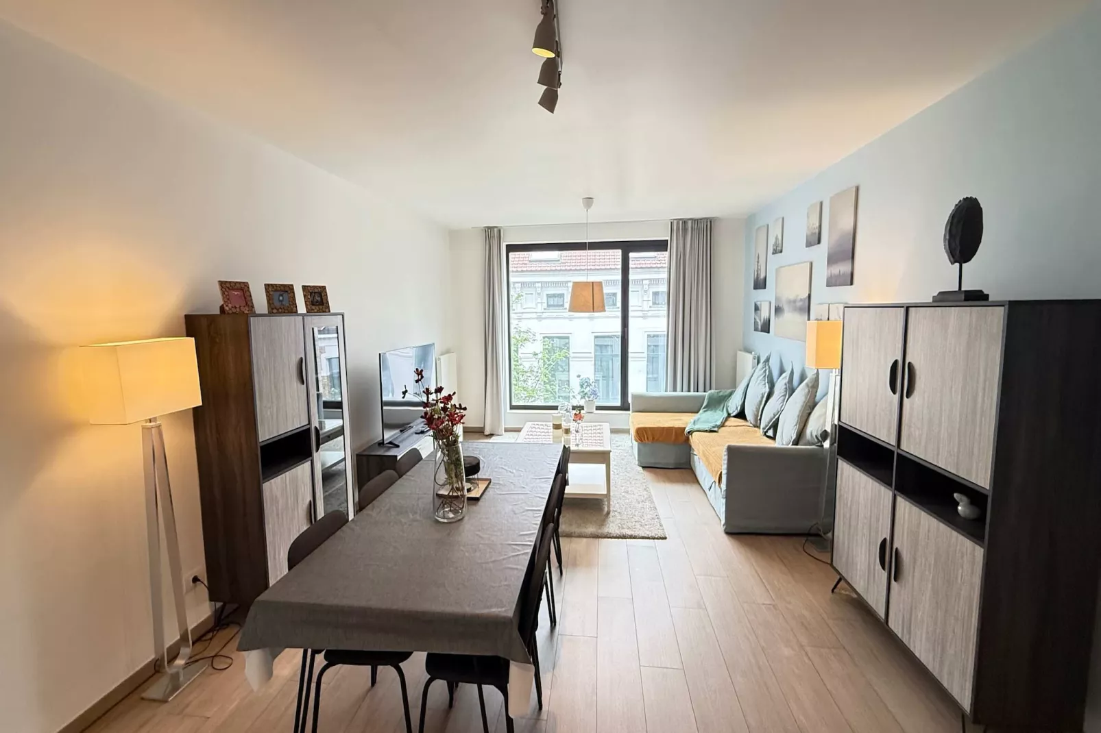 Spacious 3BR 25 BA Near Diamond District by OneLuxStay - Salle à manger