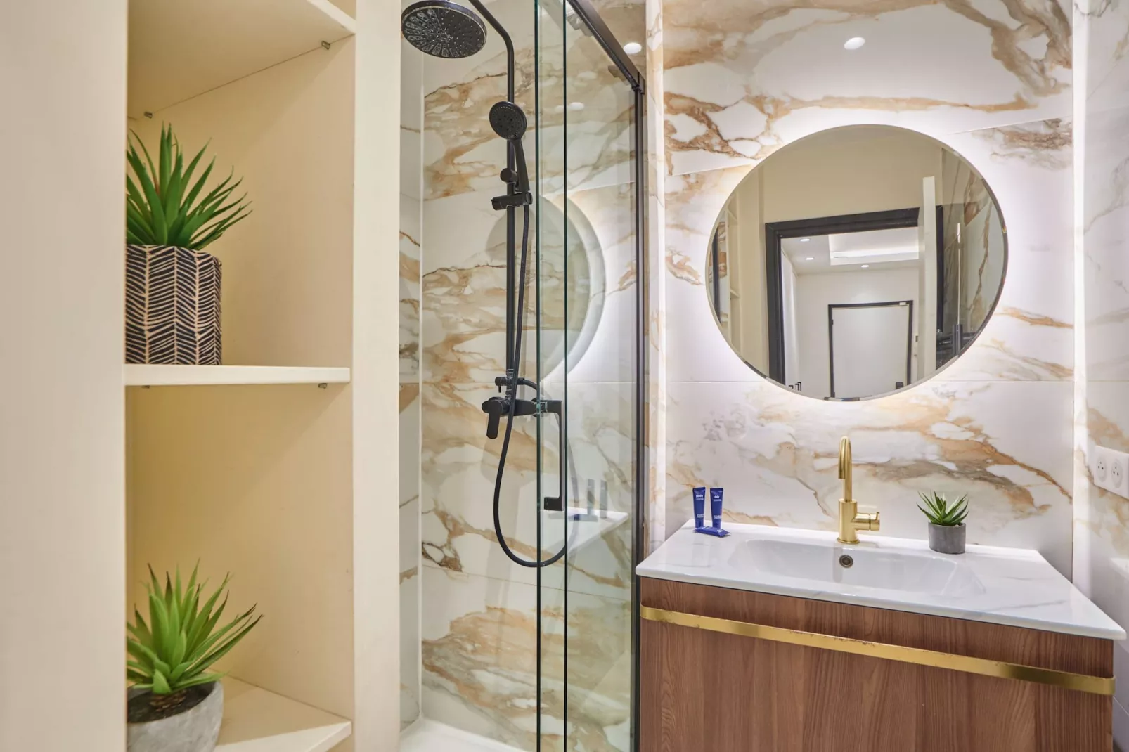 CORTAMBERT - Untagged