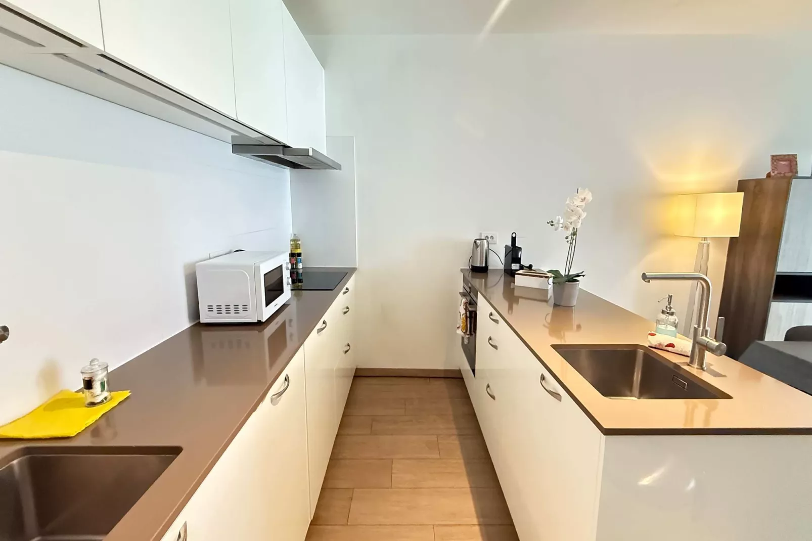 Spacious 3BR 25 BA Near Diamond District by OneLuxStay - Cuisine