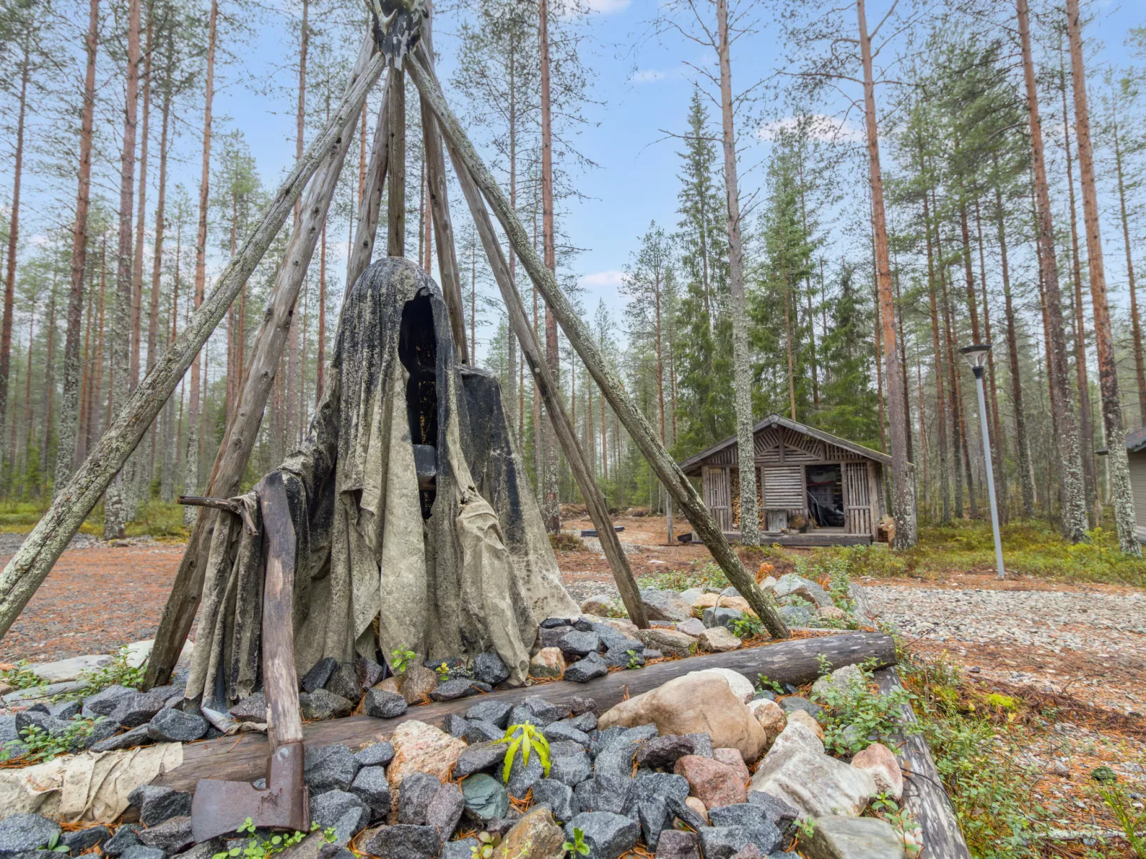 Lystikämän helmi - Drinnen