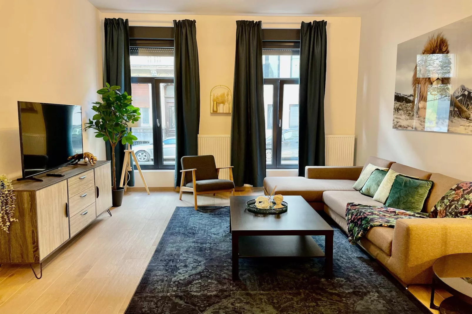 Luxury 2BR 2BA Near Fashion District by OneLuxStay - Salon