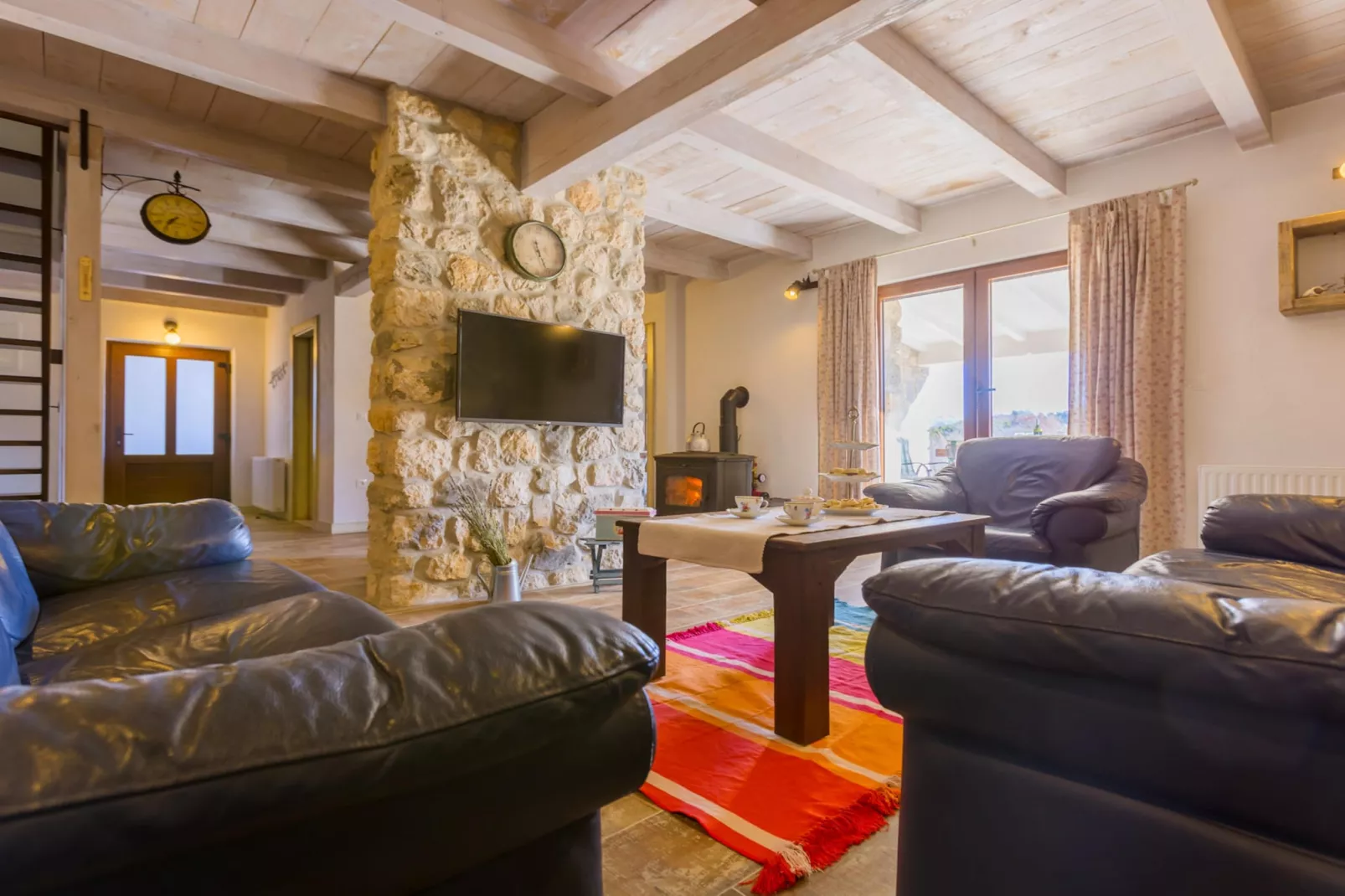 Rustic Villa Fragola with heated pool - Salon