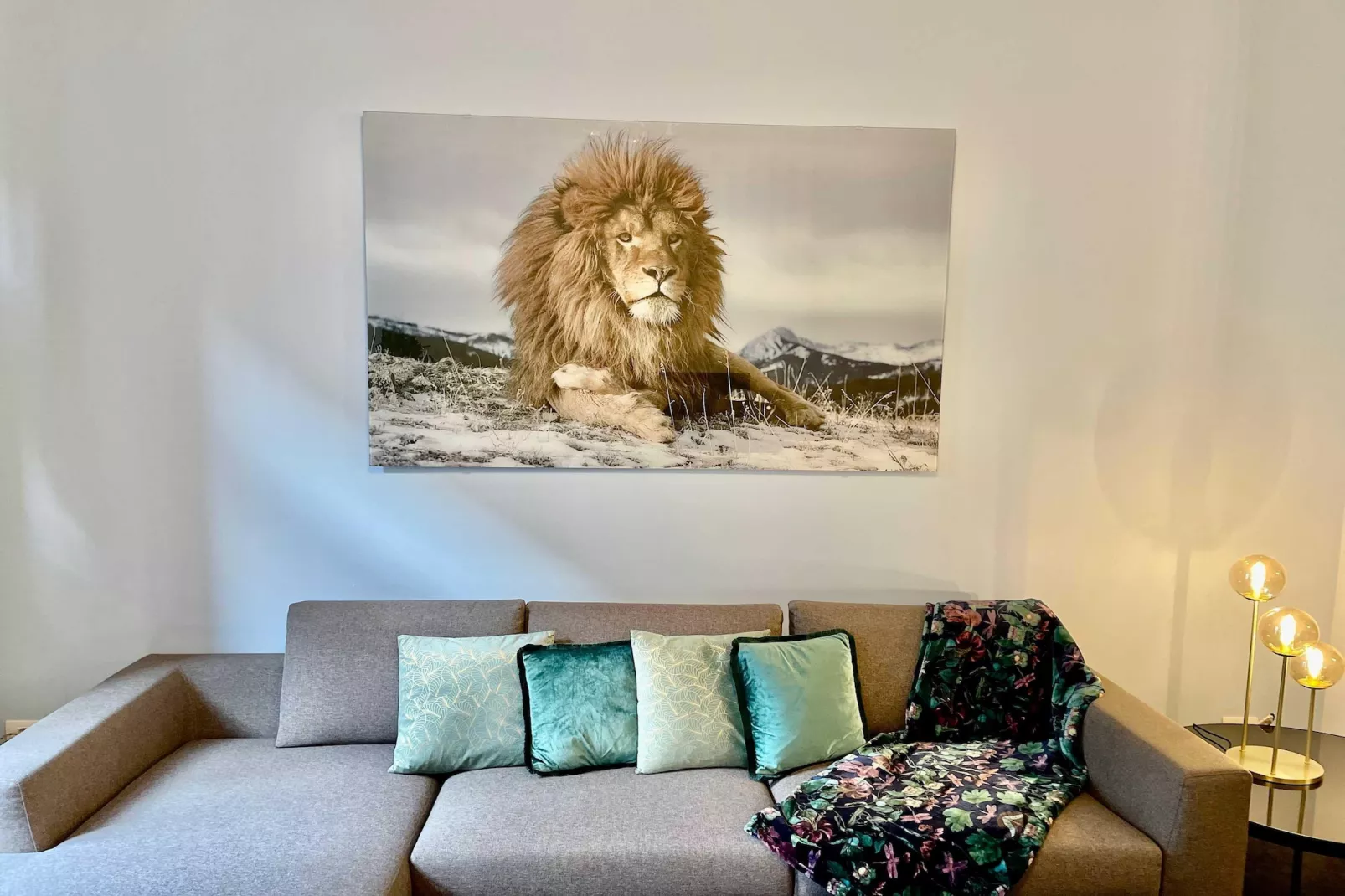 Luxury 2BR 2BA Near Fashion District by OneLuxStay - Salon