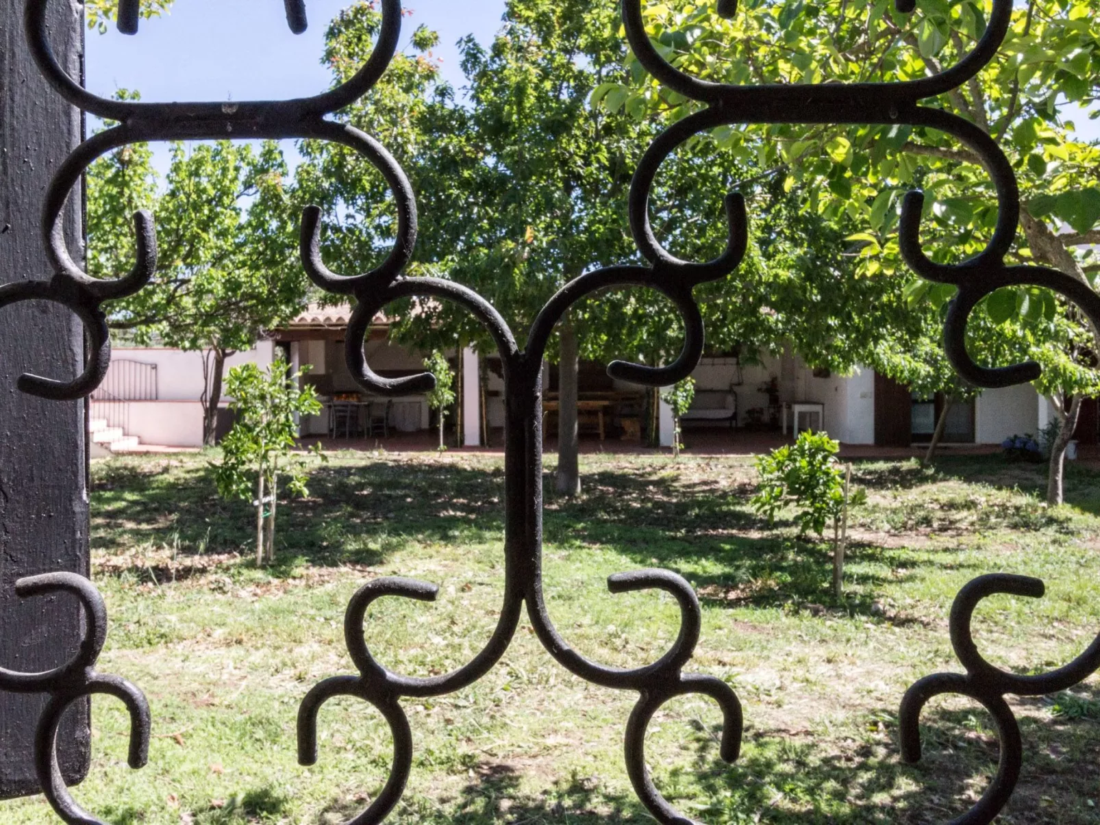 Tenuta "Carrubo" mit Wandkasten - Image-tags.info