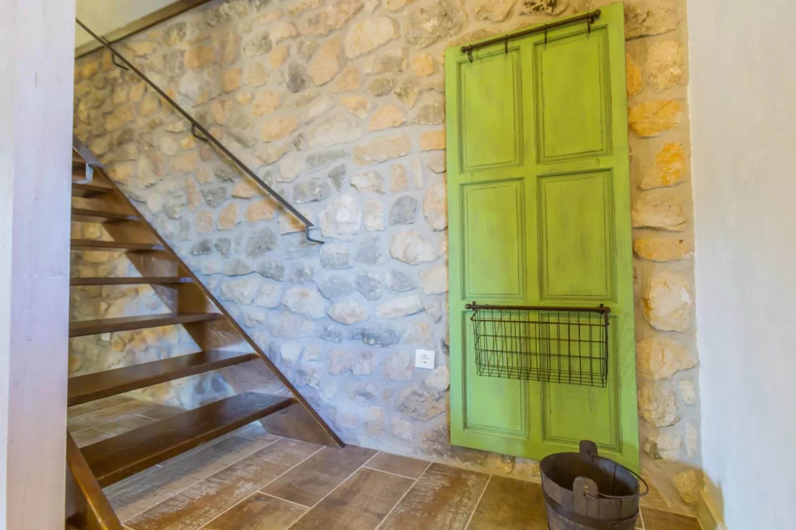 Rustic Villa Fragola with heated pool - Palier