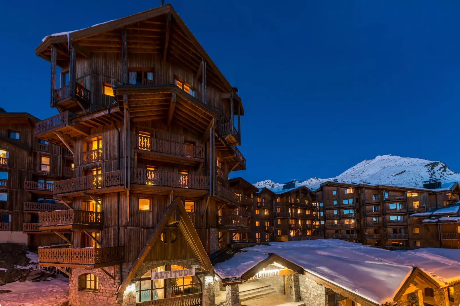 Chalet Altitude Val Thorens 2 - Exterior in winter