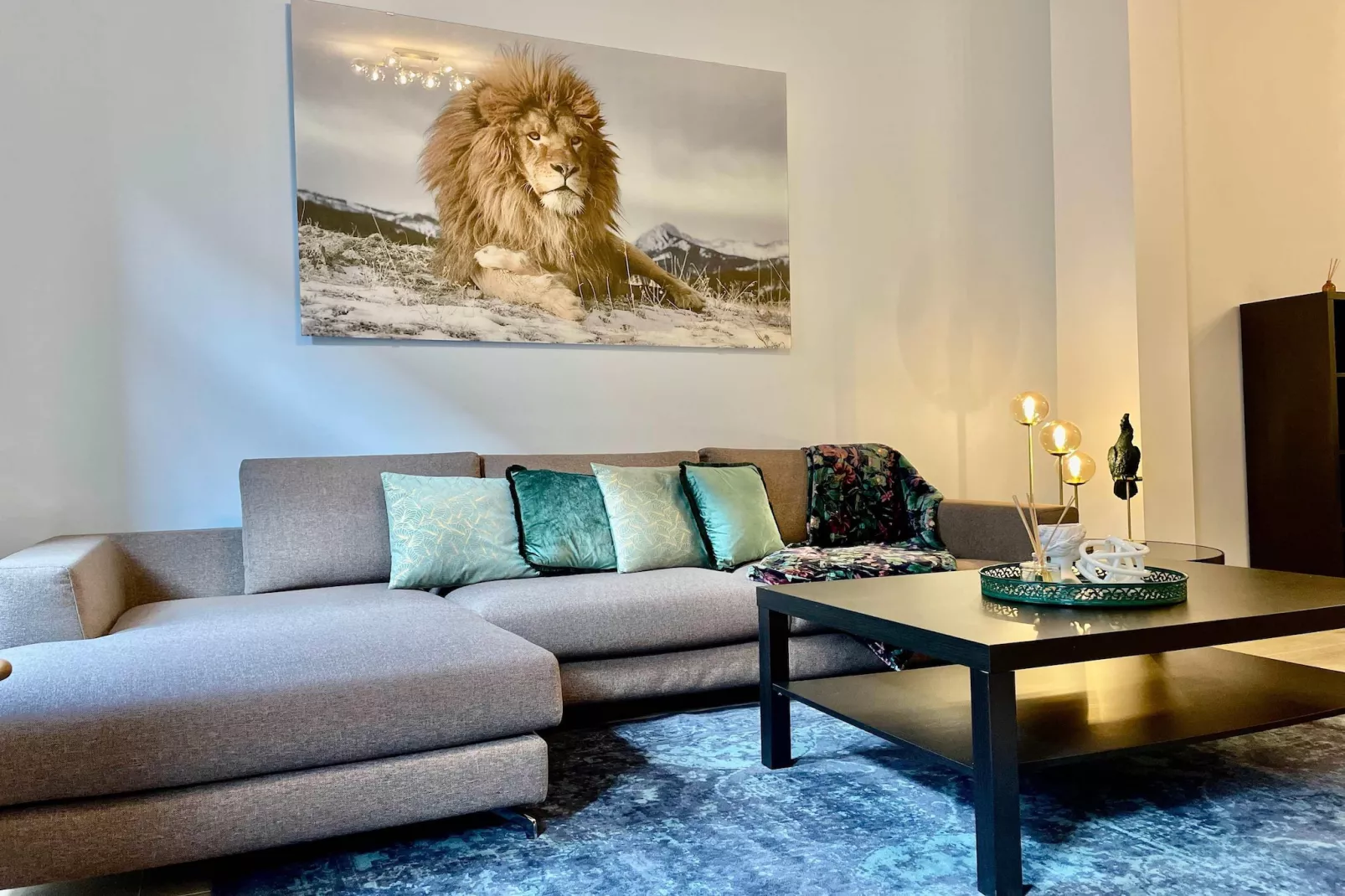 Luxury 2BR 2BA Near Fashion District by OneLuxStay - Salon