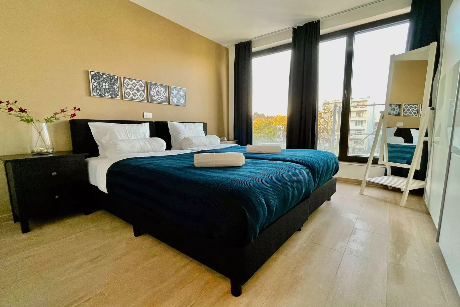 Modern 2BR 1/5 BA Near Diamond District by OneLuxStay - Chambre