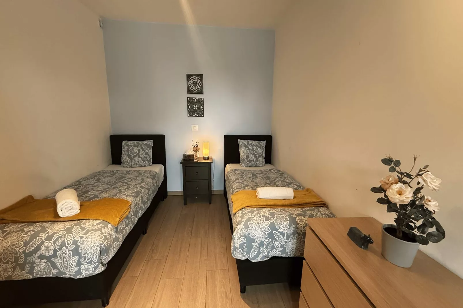 Spacious 3BR 25 BA Near Diamond District by OneLuxStay - Chambre