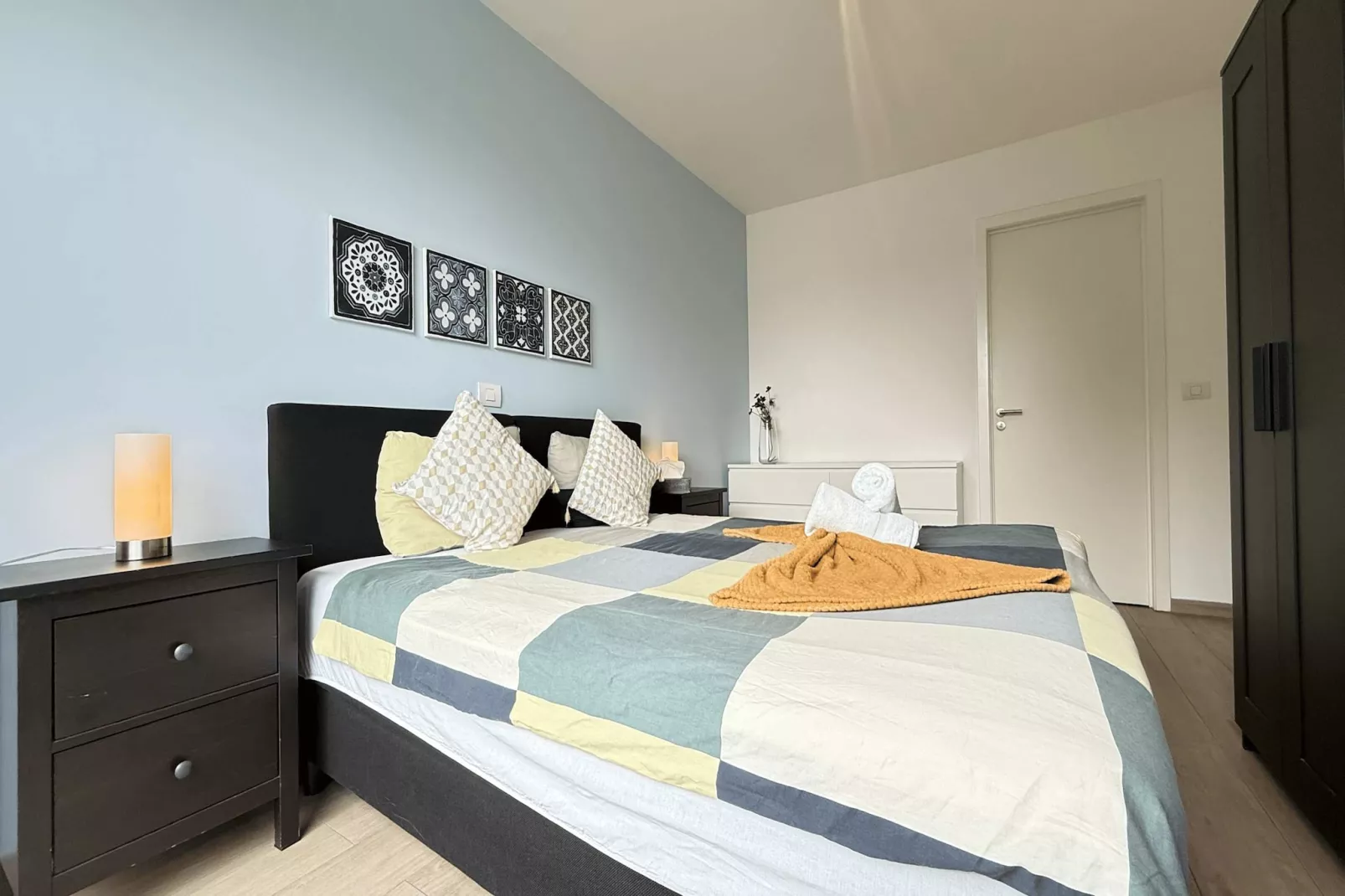 Spacious 3BR 25 BA Near Diamond District by OneLuxStay - Chambre