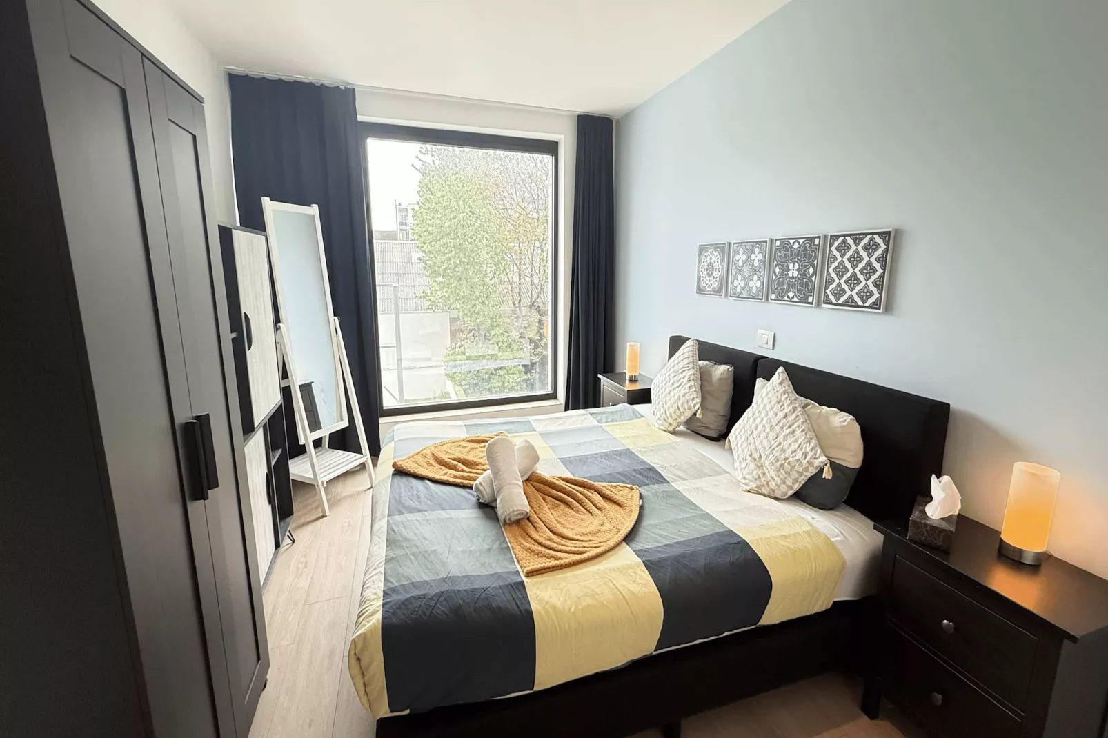 Spacious 3BR 25 BA Near Diamond District by OneLuxStay - Chambre