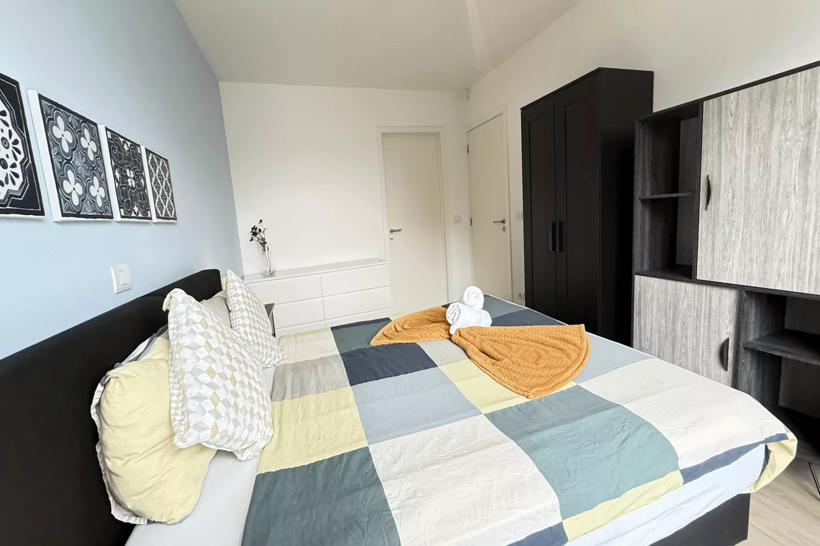 Spacious 3BR 25 BA Near Diamond District by OneLuxStay - Chambre