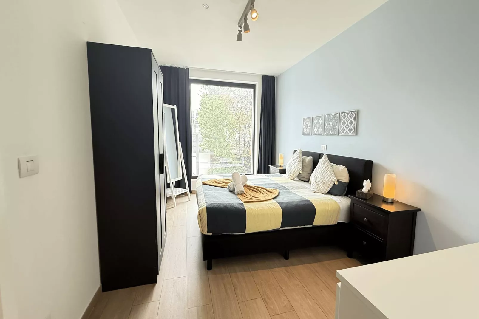 Spacious 3BR 25 BA Near Diamond District by OneLuxStay - Chambre