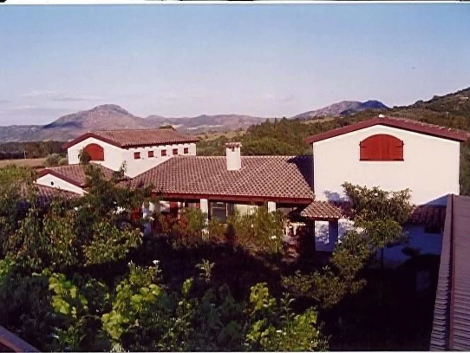 Tenuta "Carrubo" mit Wandkasten - Image-tags.info