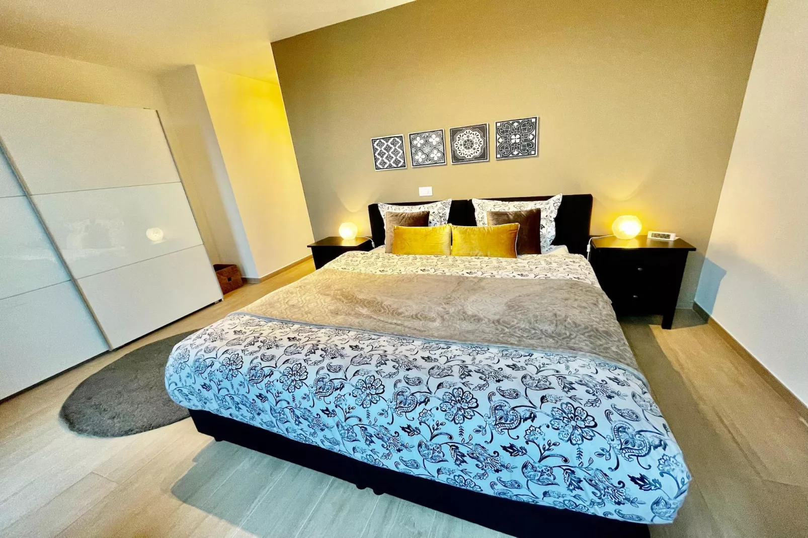 Modern 2BR Penthouse Near Diamond District by OneLuxStay - Chambre