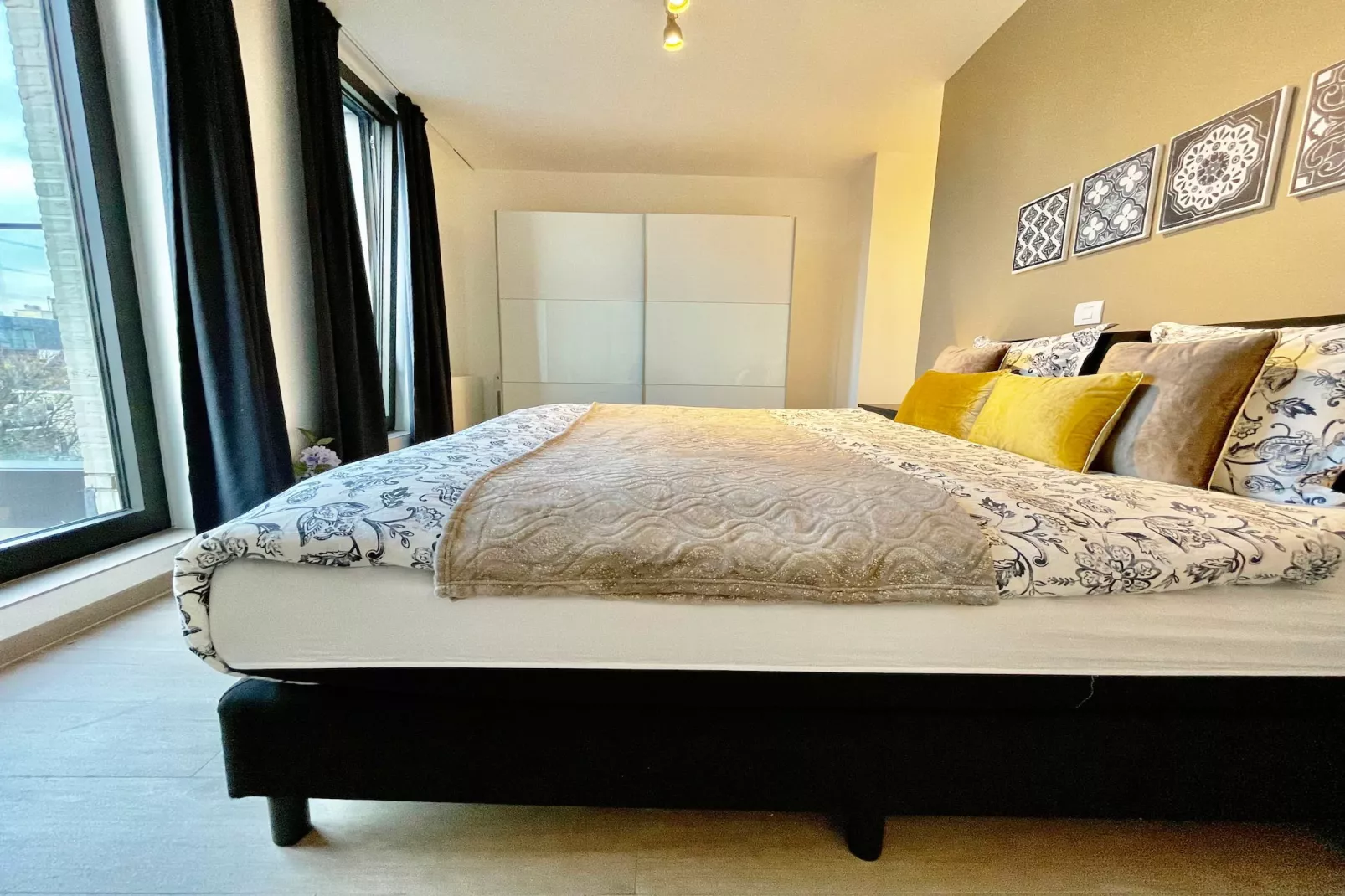 Modern 2BR Penthouse Near Diamond District by OneLuxStay - Chambre