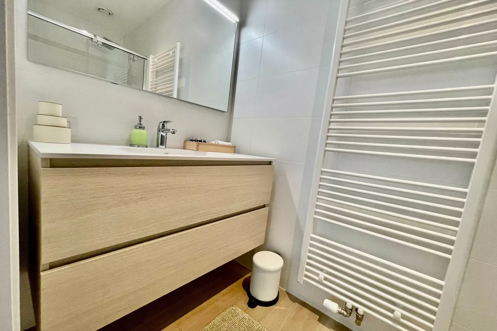 Modern 1BR Near Diamond District by OneLuxStay - Salle de bain