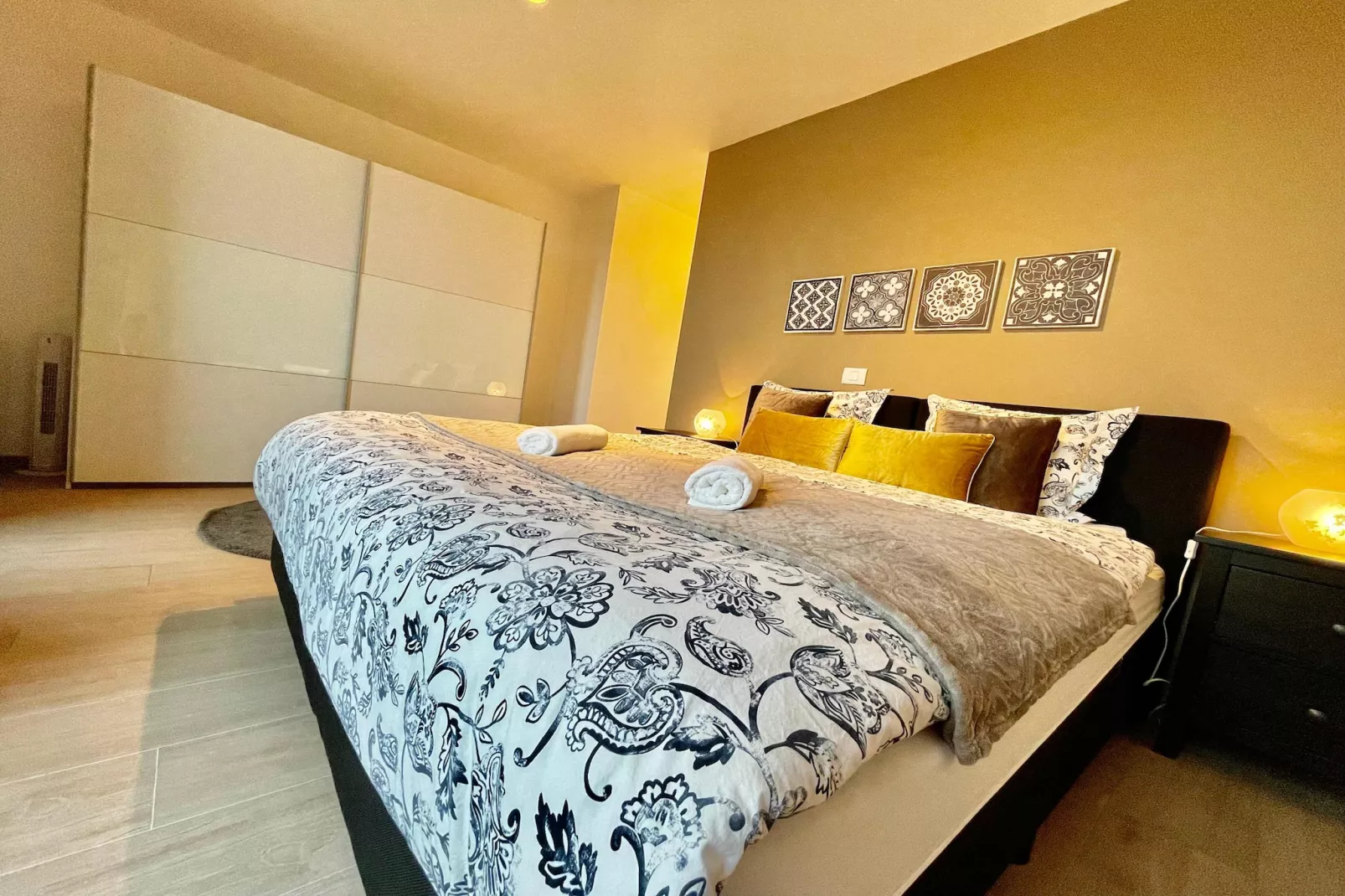 Modern 2BR Penthouse Near Diamond District by OneLuxStay - Chambre