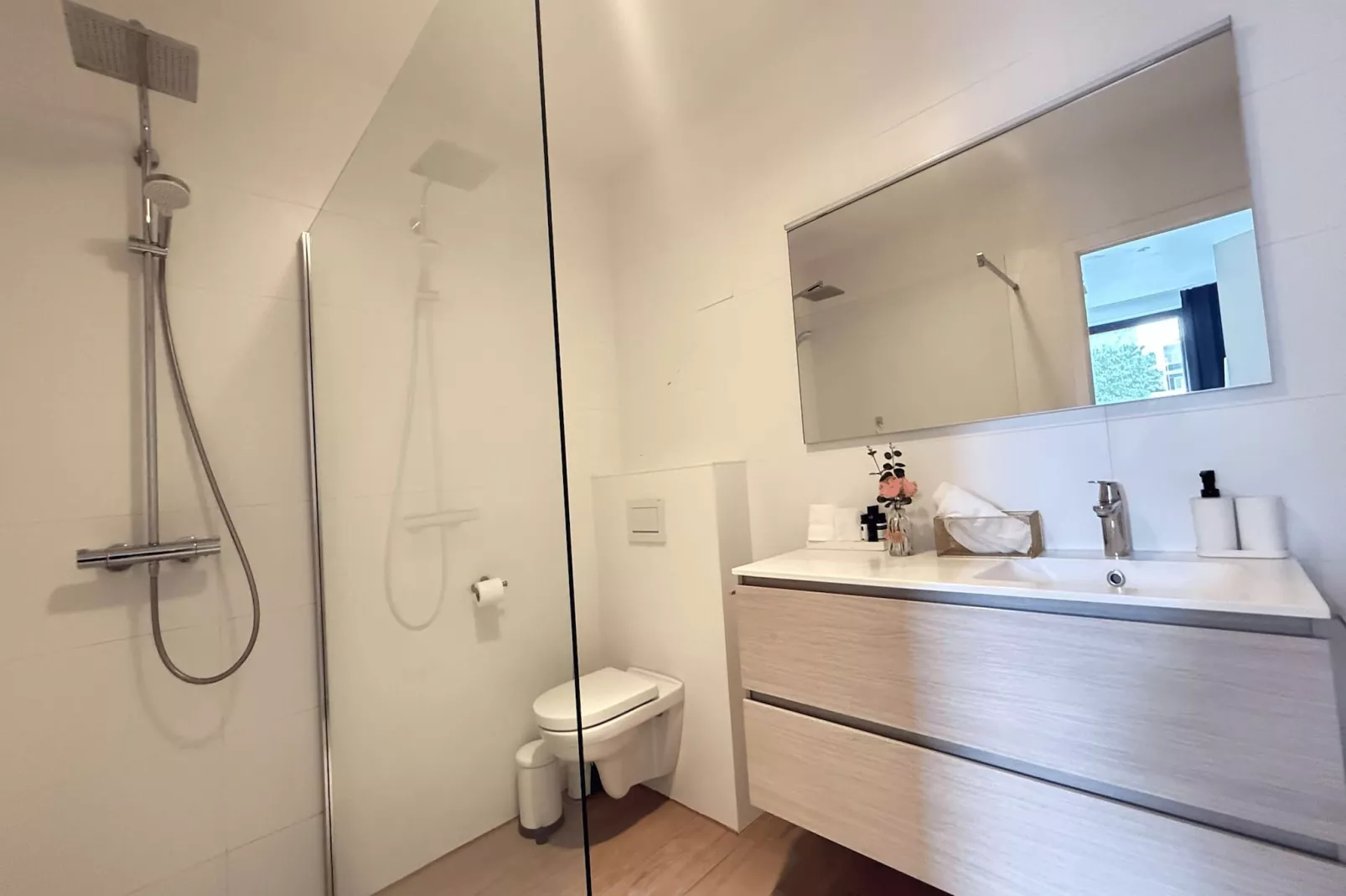 Spacious 3BR 25 BA Near Diamond District by OneLuxStay - Salle de bain