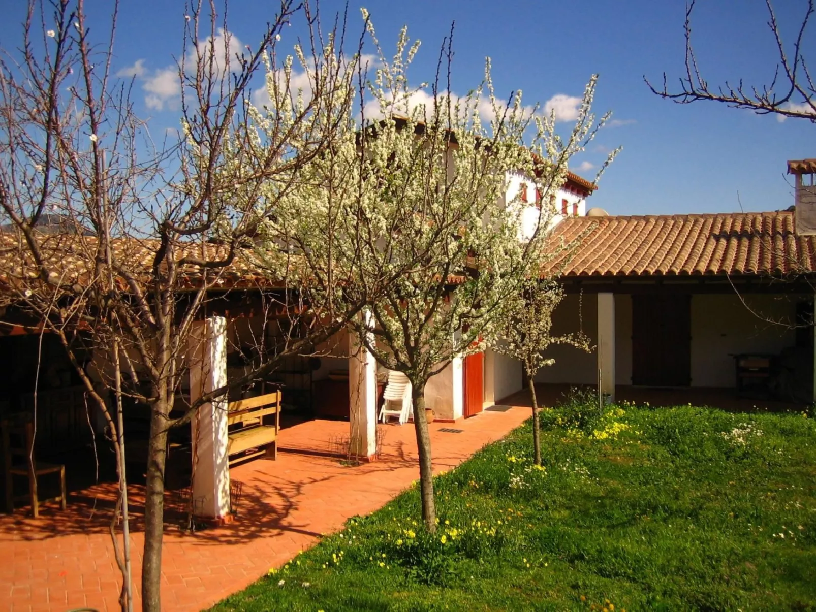 Tenuta "Carrubo" mit Wandkasten - Image-tags.info