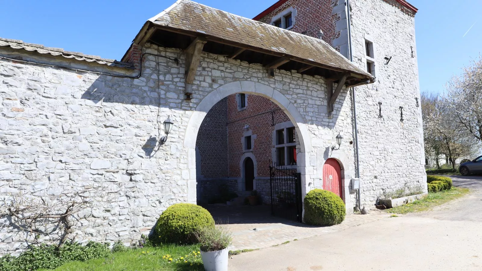La Tour de la Chapelle - Extérieur été