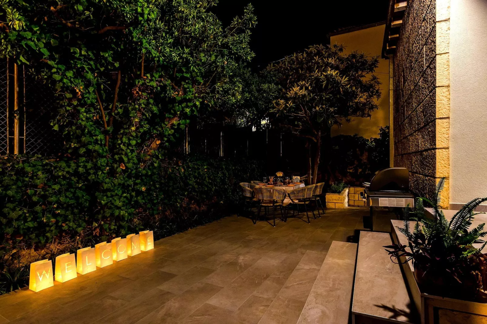 Villa Rustic stone - Garten Sommer