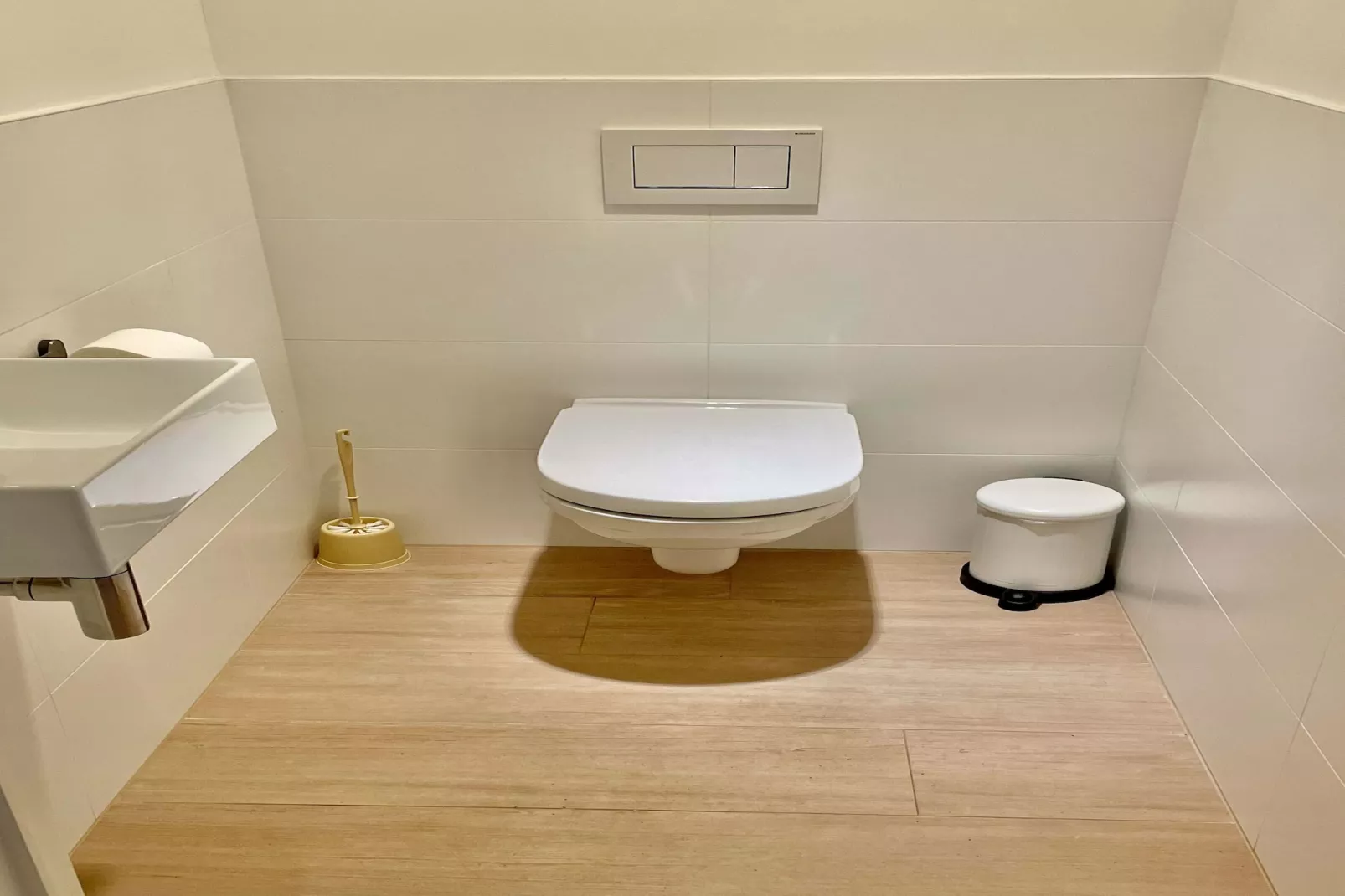 Modern 2BR 1/5 BA Near Diamond District by OneLuxStay - Salle de bain