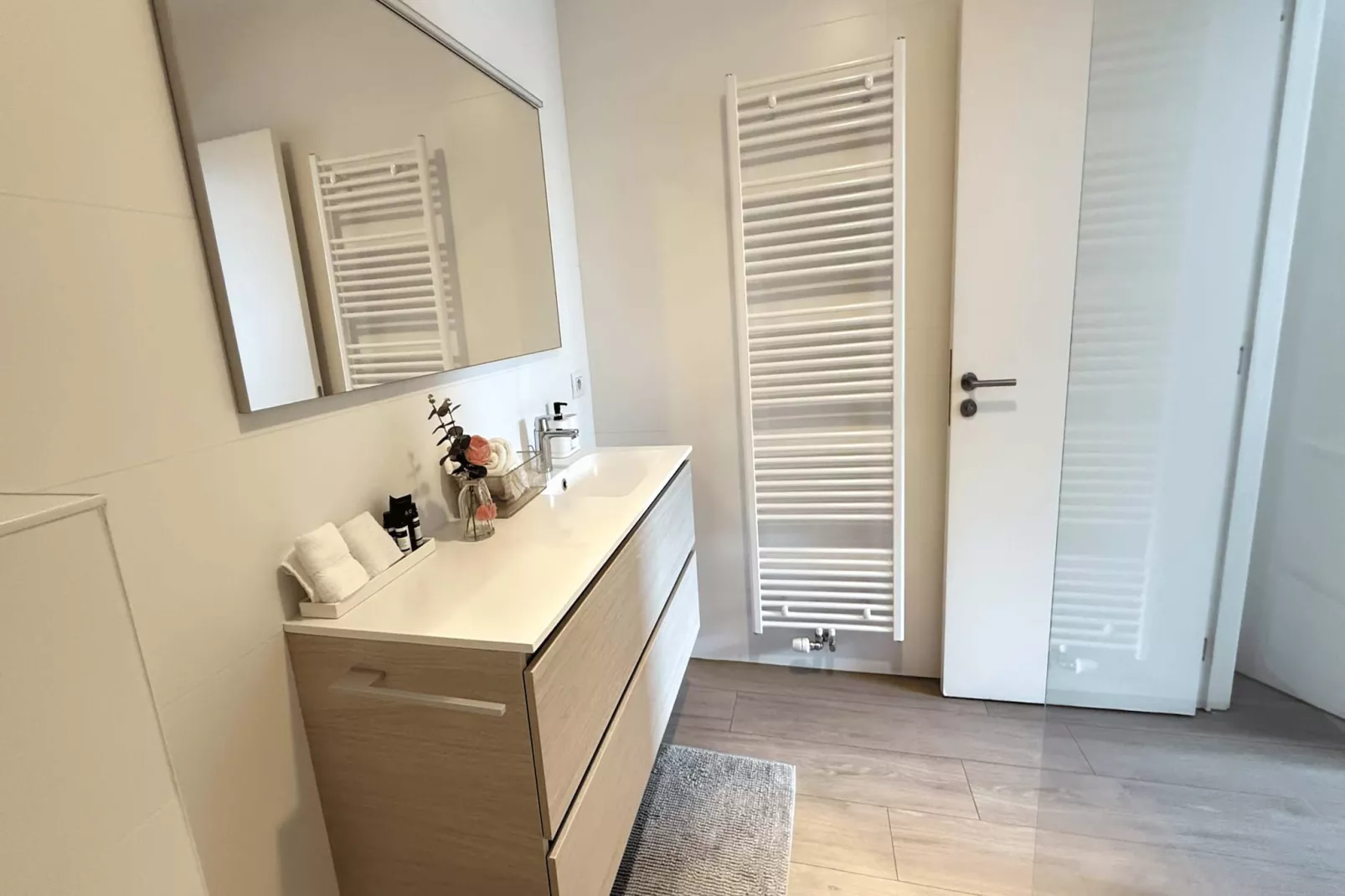 Spacious 3BR 25 BA Near Diamond District by OneLuxStay - Salle de bain